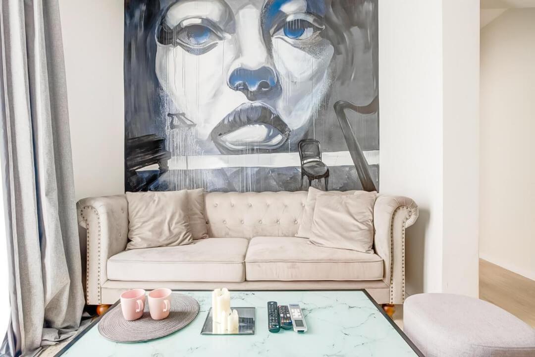 2 Private Suits - Art, Location, Quiet, Balconies Апартаменти