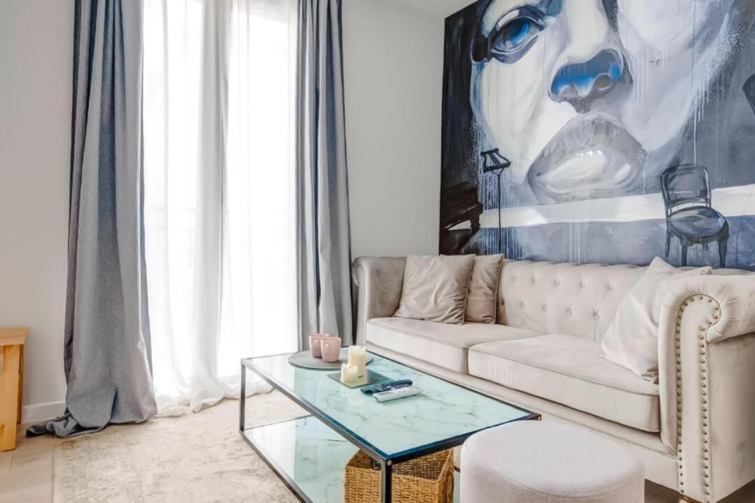 2 Private Suits - Art, Location, Quiet, Balconies Апартаменти