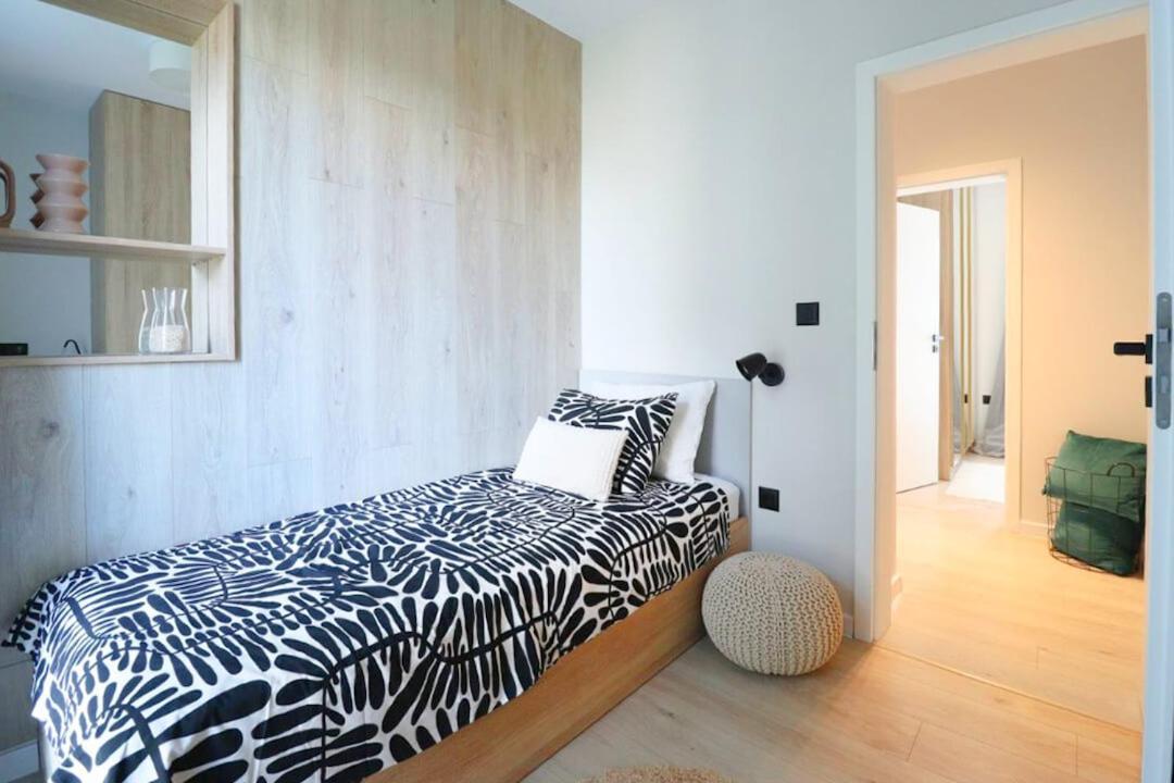 2 Private Suits - Art, Location, Quiet, Balconies Софія