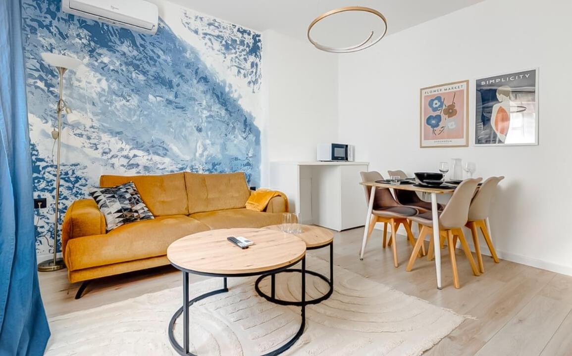 2 Private Suits - Art, Location, Quiet, Balconies