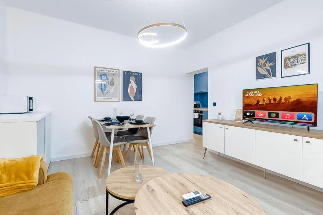 2 Private Suits - Art, Location, Quiet, Balconies Апартаменти